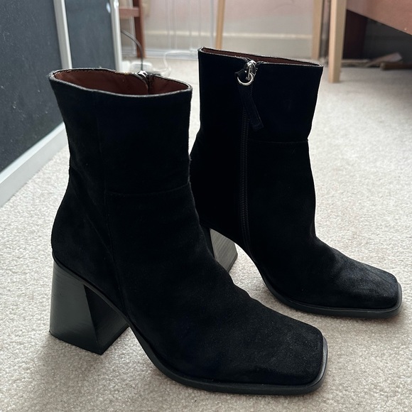 ALOHAS South Suede black ankle booties with block heel size 5 - Picture 2 of 13